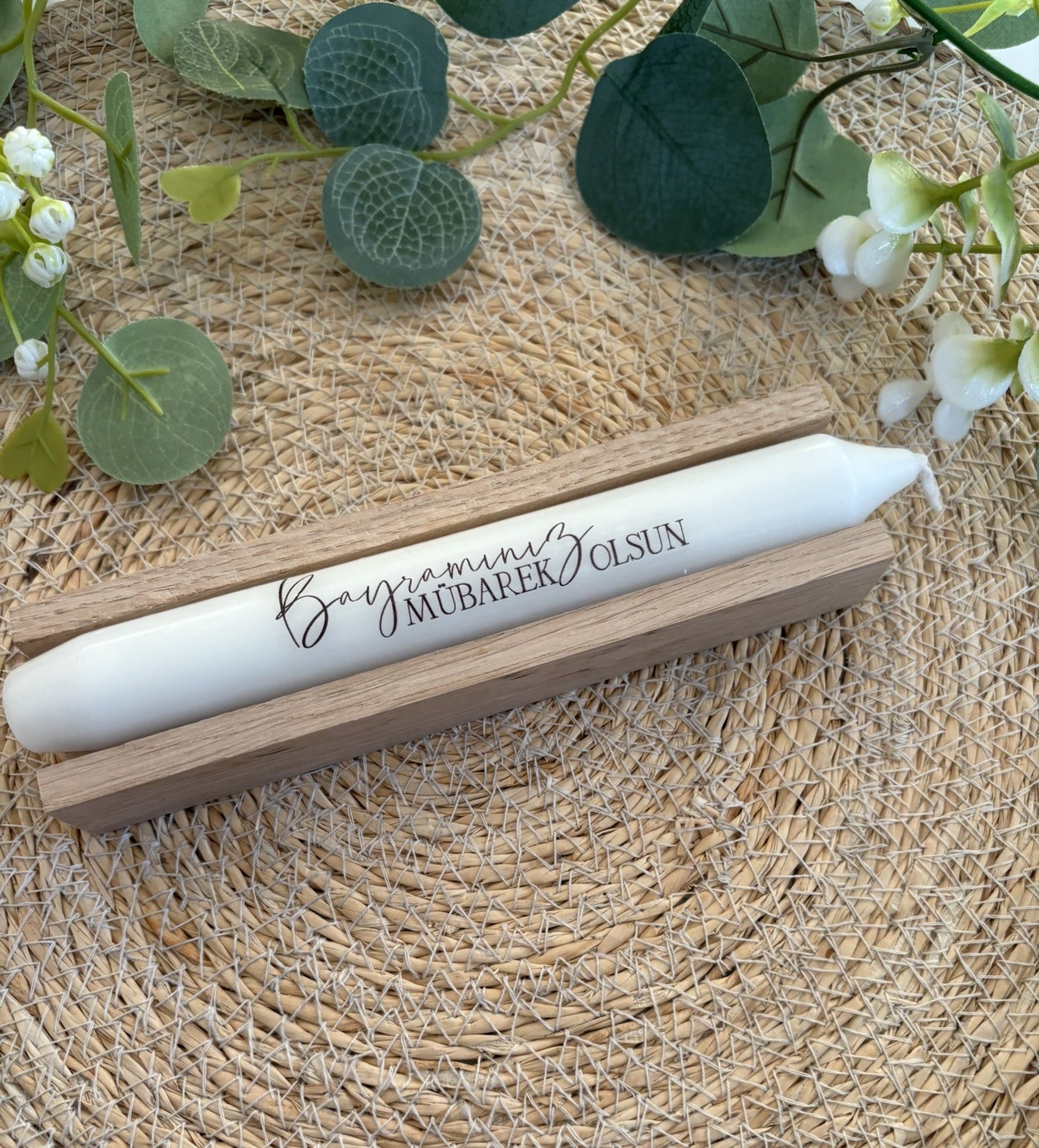 Kerze mit Aufschrift „Anne“, „Annem“,  „Annecigim