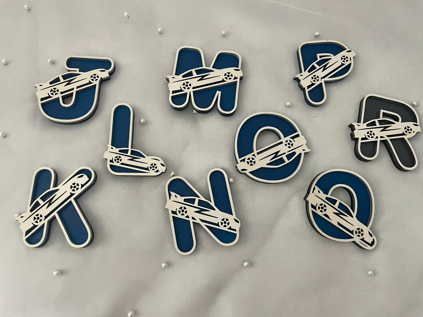 Holzbuchstaben im Auto Design, Für alle Auto Liebhaber - Buchstabe, Holzbuchstabe, Auto, Türschild, Name, ABC