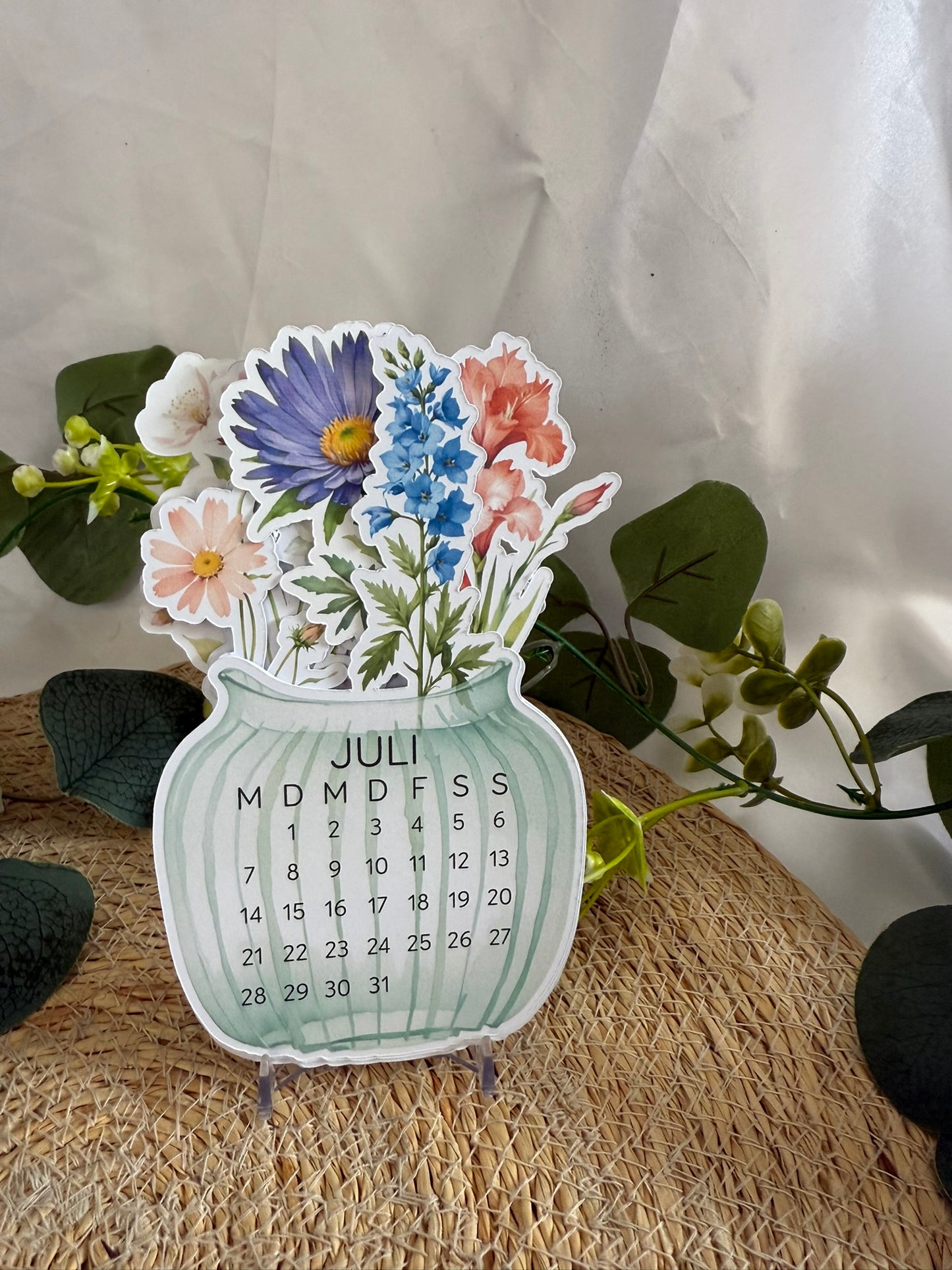 Jahreskalender mit Blumenmotiv – Wunsch-Startmonat | Handgemachter Tischkalender 2025 mit Ständer