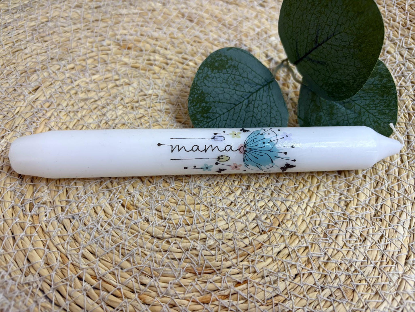Kerze mit Aufschrift „Mama“, „Mom“